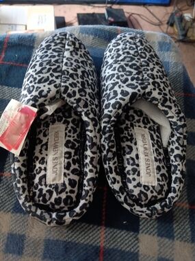 Jones New York Black and Gray Leopard Print Women's Slip-On Slippers